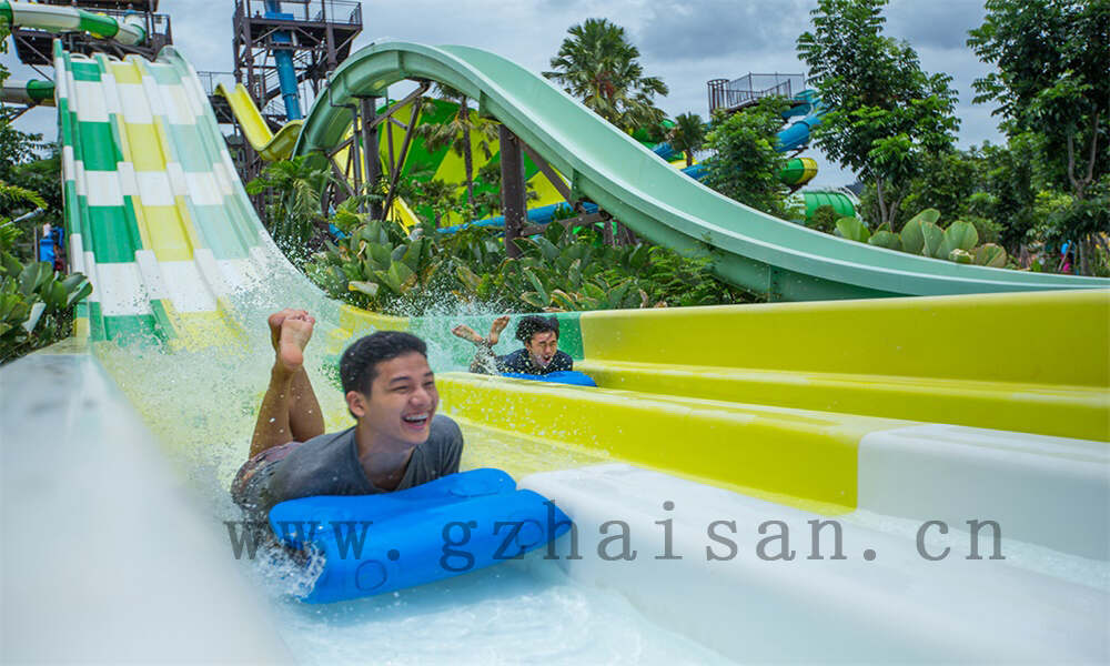 在策划水上乐园时，如何处理危机管理？