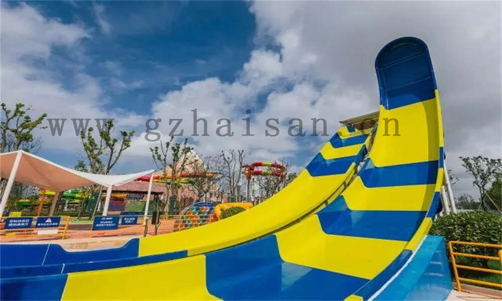 如何通过时尚元素推动水上乐园的二次消费？